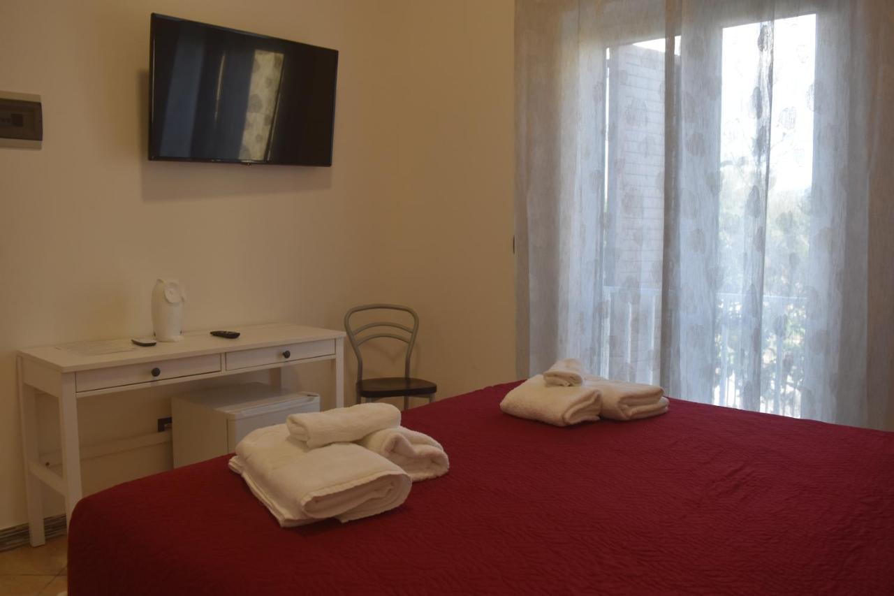 Bed & Breakfast Domus Pepe Скалеа Екстериор снимка